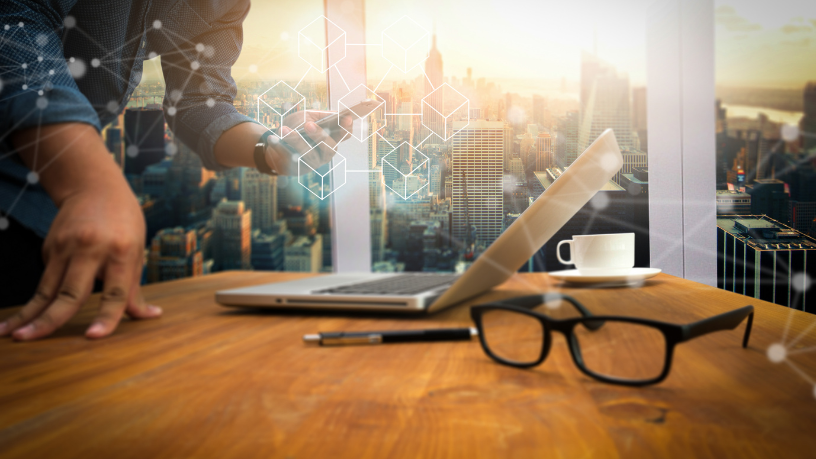 Segundo Alex Nabuco dos Santos, a tecnologia de blocos é a chave para reduzir fraudes e elevar a segurança jurídica no setor.