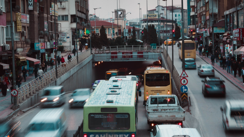 Soluções modernas para segurança viária analisadas por Aldo Vendramin.