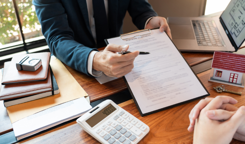 O novo filtro do mercado imobiliário redefine o que permanece relevante com Alex Nabuco Dos Santos.