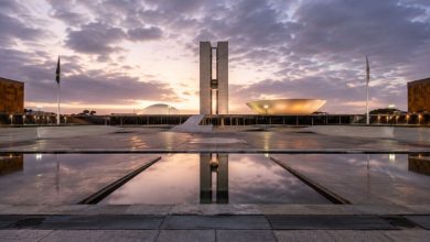 Arquitetura Monumental e Poder: Como Projetos Urbanos Moldam Legados Políticos e Ideológicos